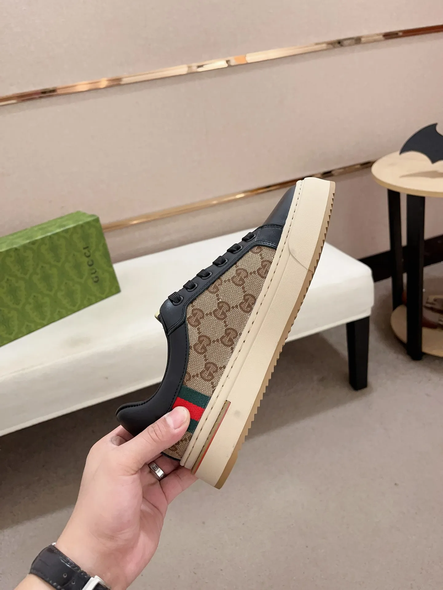 Men's clothing and shoes💰:400💰 (GUCCI) The latest model from the official website 🎁🎁Casual and fashionable men's shoes👟, hot style 💥The version is simple and elegant, exclusive for trendy men. Unique official website latest brand elements 👑Gucci original decoration, fashionable and generous, the fabric is original cowhide ✅sheepskin lining, the official website specifies wear-resistant casual outsole, the classic model is taken in kind at the counter🎬38-44 (45 is not returned or exchanged)